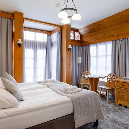 לינה וארוחת בוקר Krupowki 13 - Sabala 4*