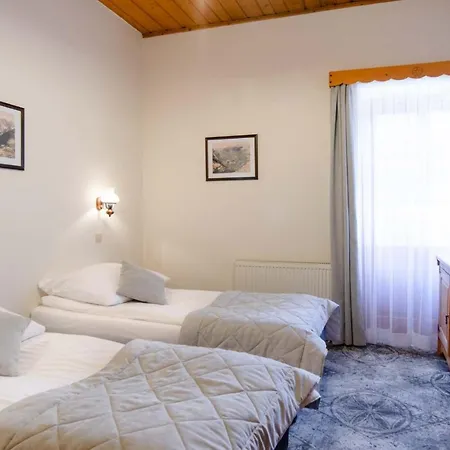 לינה וארוחת בוקר Krupowki 13 - Sabala 4*